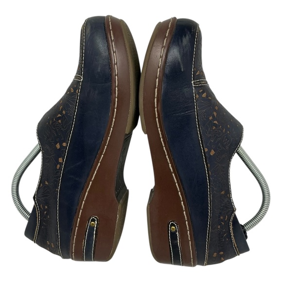 L'Artiste Spring Step Burbank Closed Back Leather Clog Embossed Floral Design - Picture 8 of 15
